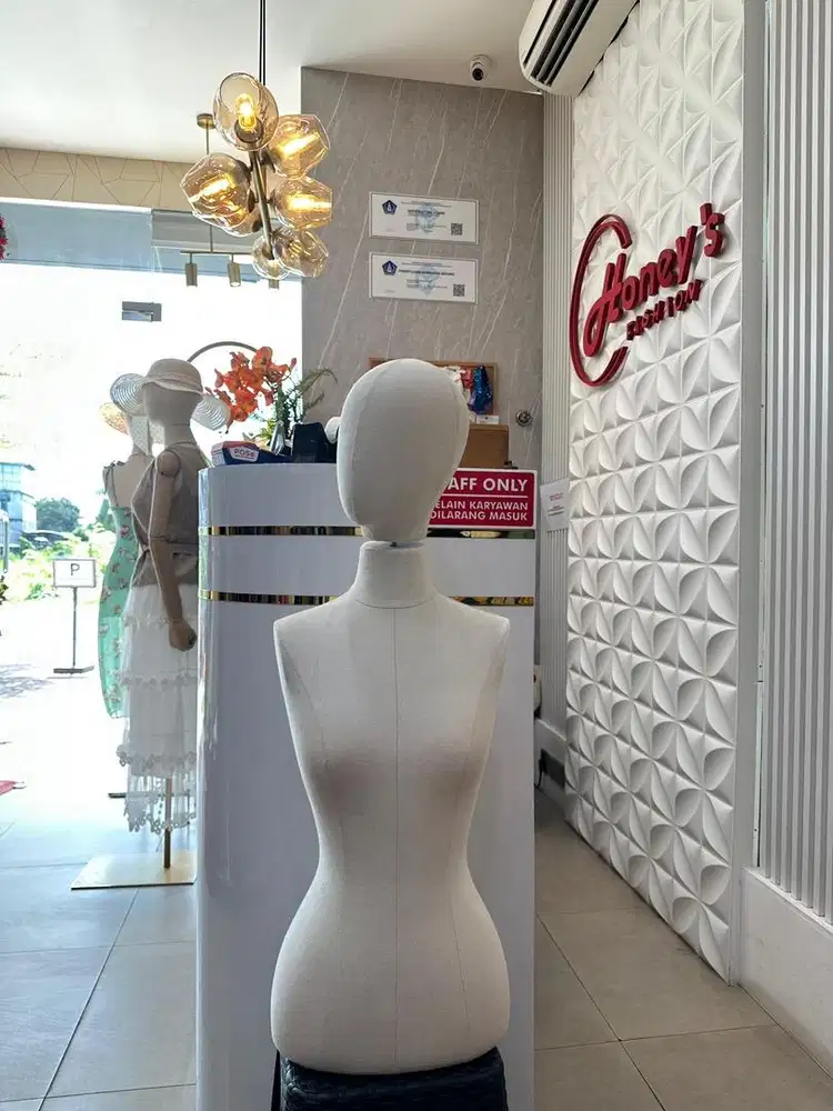 Manekin impor bisa di tusuk jarum