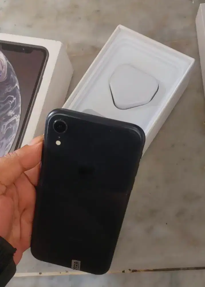 Iphone xr 64gb lengkap (bisa tt hp