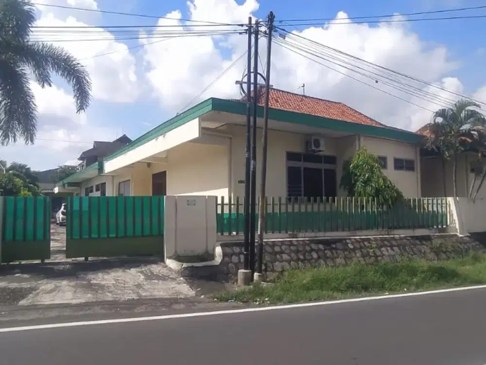 Dijual Rumah Besar Komersial di Jebres, Lokasi Sangat Strategis