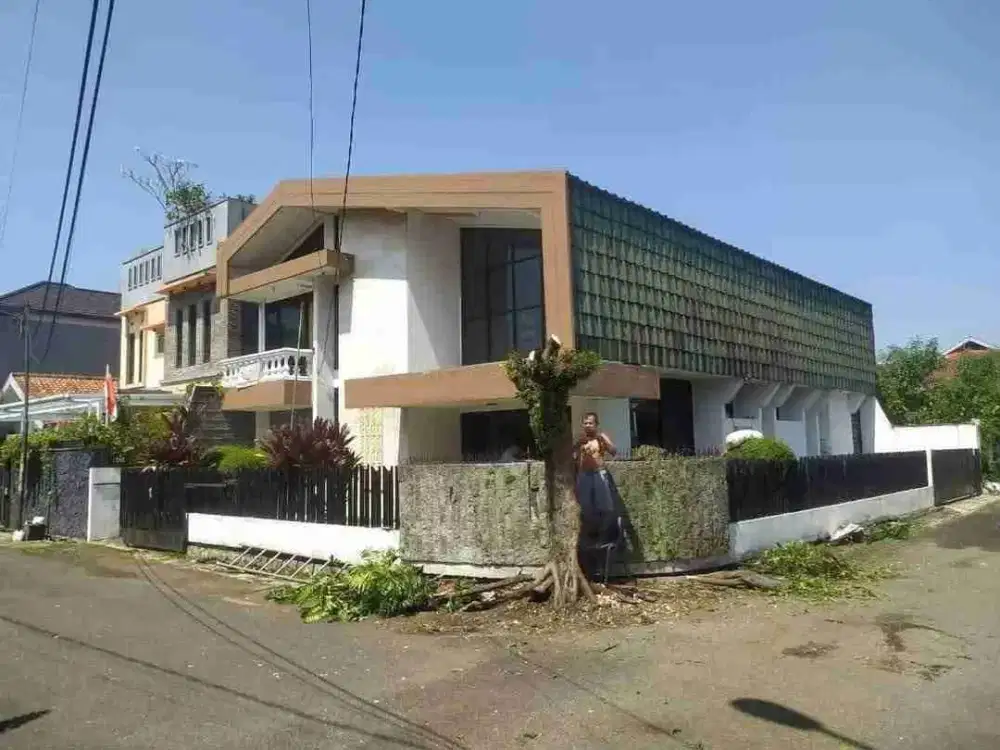 Dijual Rumah Posisi Hook Buahbatu Kota Bandung hanya 25 meter ke jalan utama buah batu
