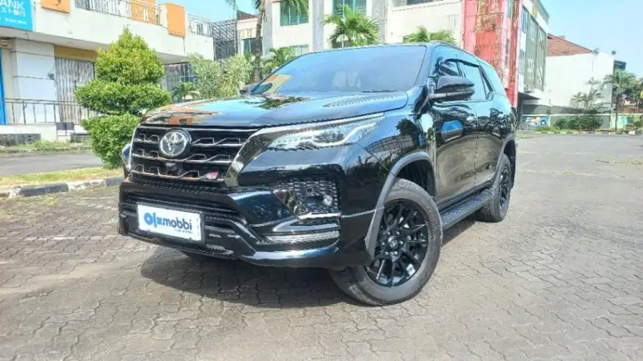 Toyota Fortuner 2.8 4x2 GR Sport DSL Solar AT 2024 Hitam