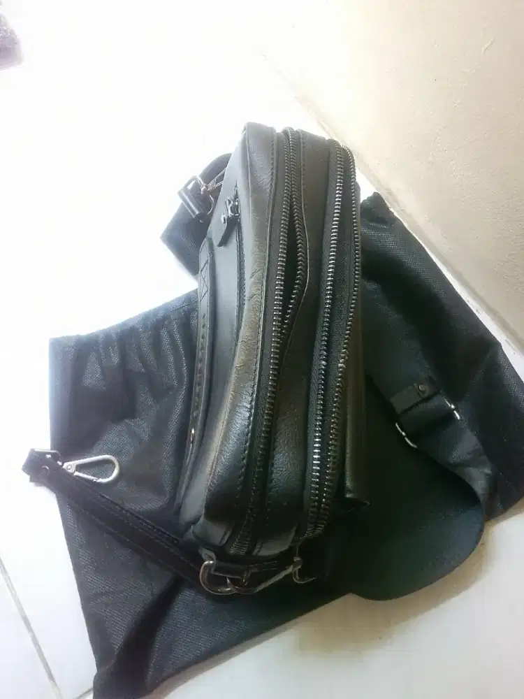 Tas kulit lebar 28cm tinggi 23cm tebal 8cm