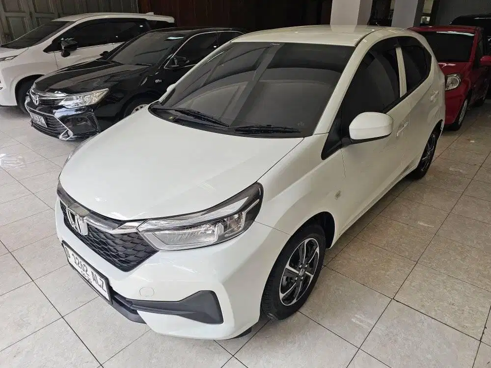 Honda Brio Satya 1.2 E at 2025 putih, km 4rb, spt baru, service recore