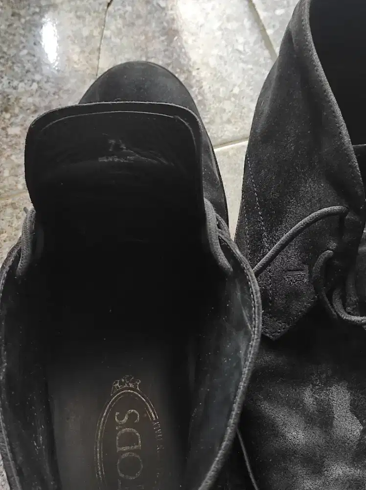 Sepatu Second merek Tod's Model Bots Bahan Suede