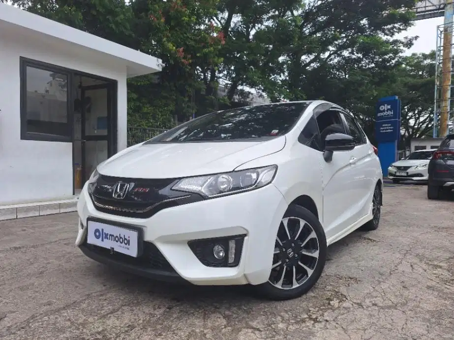 LOW DP Honda Jazz 1.5 RS Bensin-AT 2016 VBG