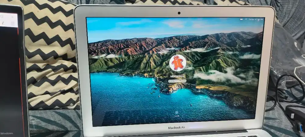 Laptop MacBook air 13 inch 2014 8 / 128 GB ok normal