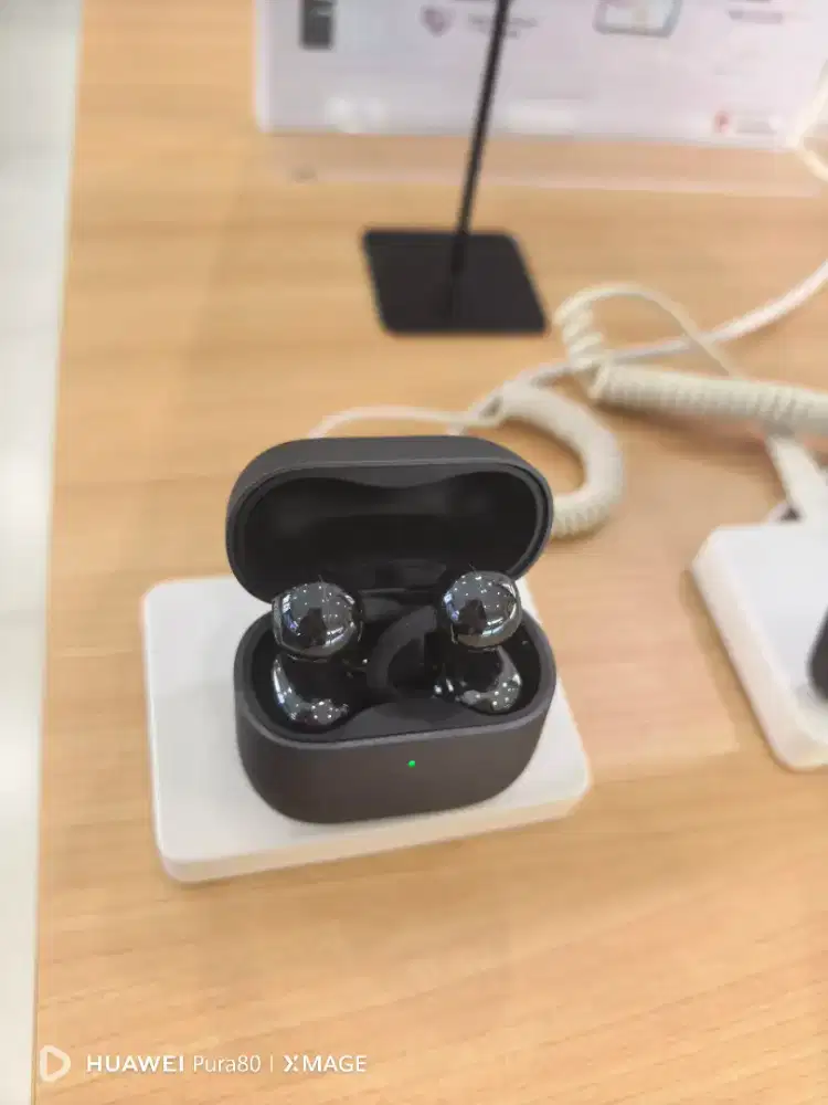 Freeclip 2 Black/White/Blue ,Cicilan 0% 24 Bulan DP 0%