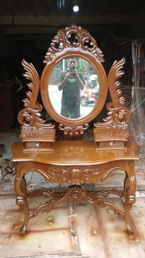 Meja rias antik ukir bekas dah memon
