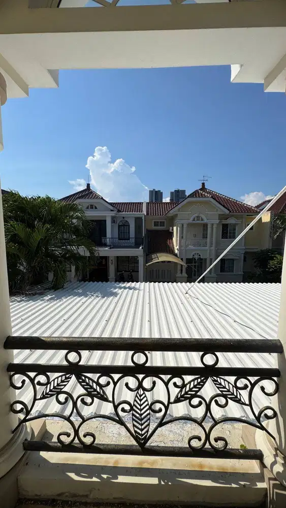 Dijual Rumah Murah Pakuwon City Cluster Virginia Regency 2 Lantai