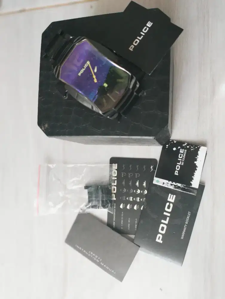 Jam Tangan POLICE Pria kristal ungu safir berkilau Original.