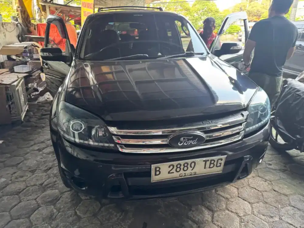 Ford escape XLT 2.3 th 2009 AT new modell