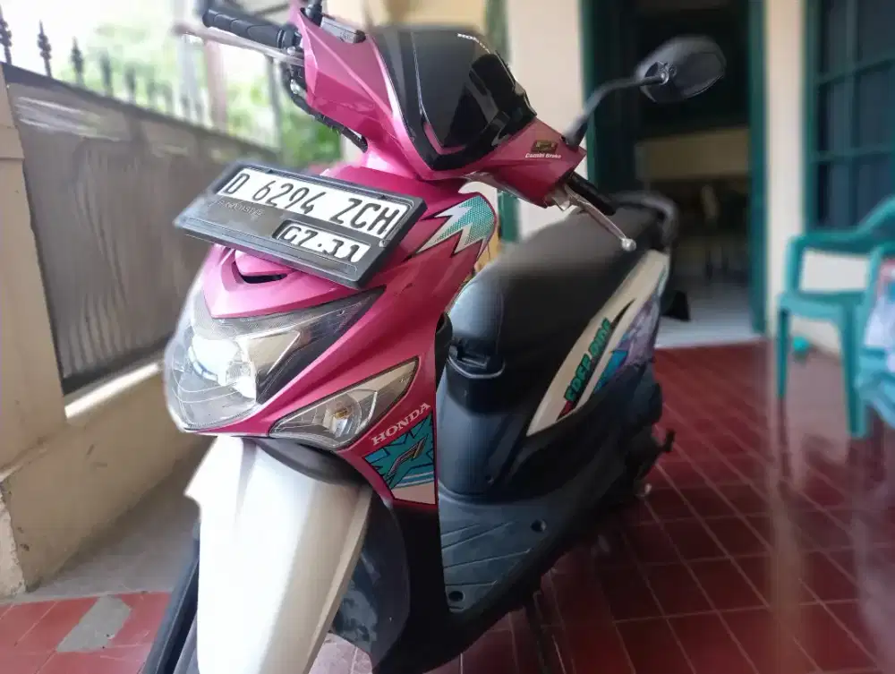 Honda Beat Pop Fi 2016 Putih Magenta mulus lengkap mantaap.