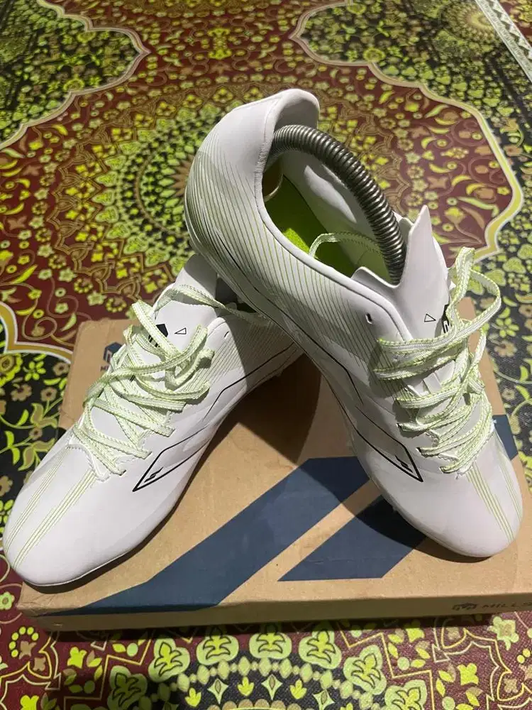 Sepatu sepakbola new