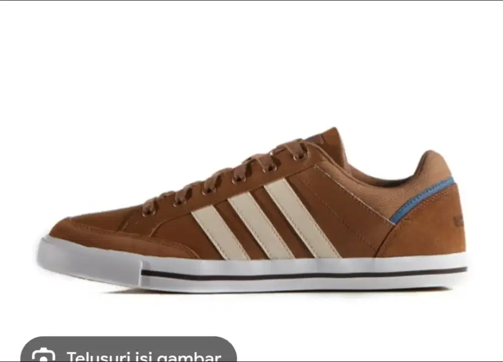 Sepatu Adidas warna coklat