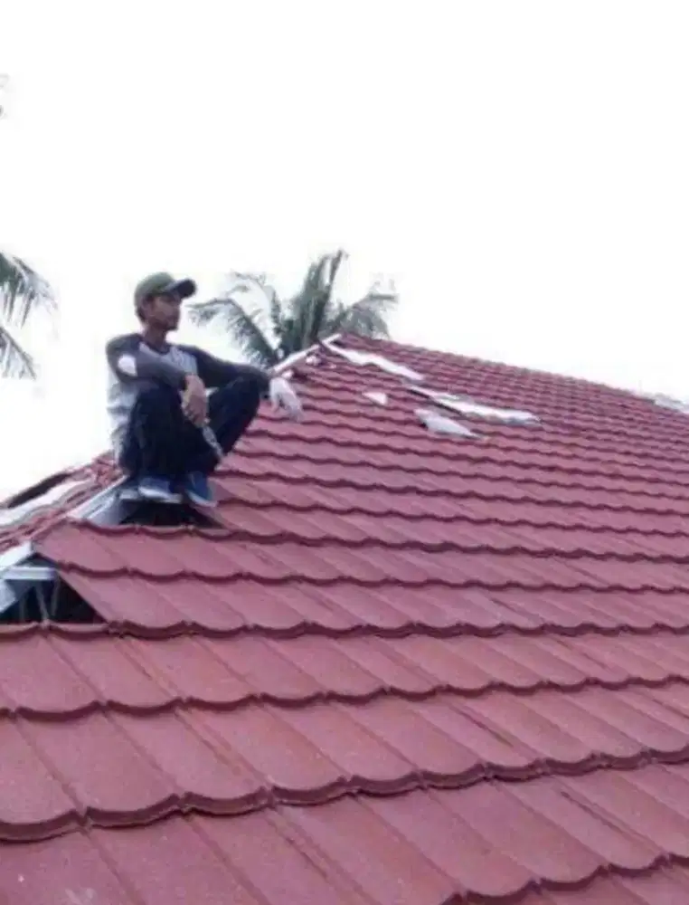 Perbaikan atap bocor dan renovasi