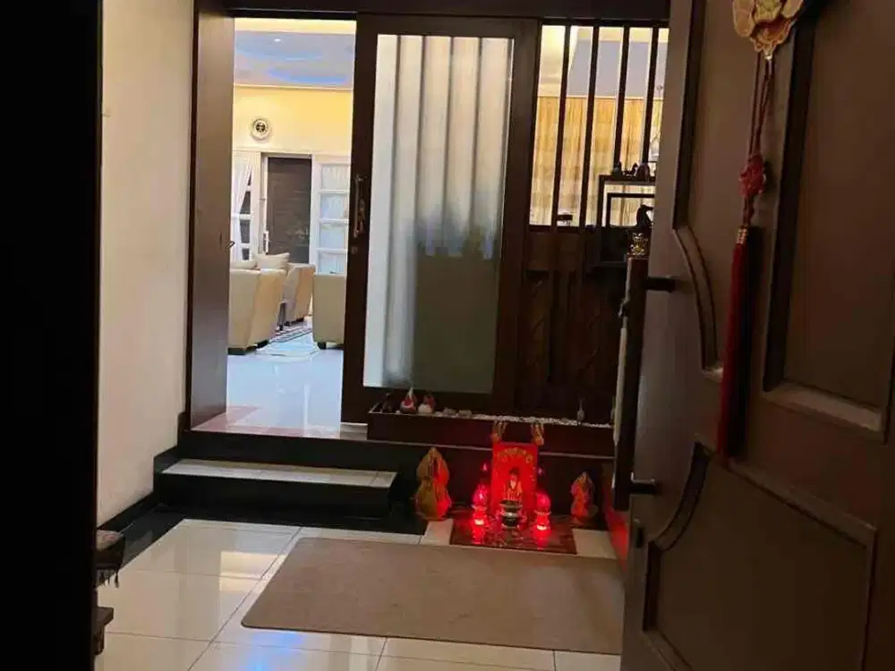 Dijual Rumah di Johar Golf