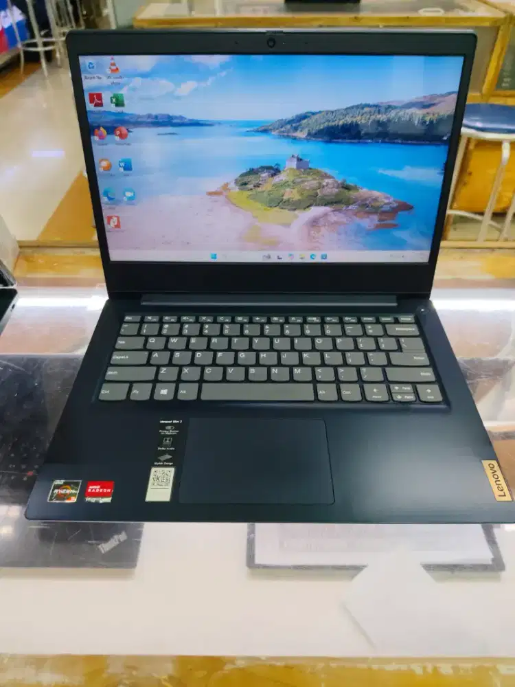 Lenovo Slim 3 Ryzen 3 3250U RAM 8 SSD 256GB Like New Siap Gas