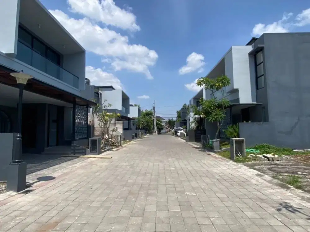 Rumah Ala jepang 2 lantai free custom layout dan free furnished lokasi dekat ugm