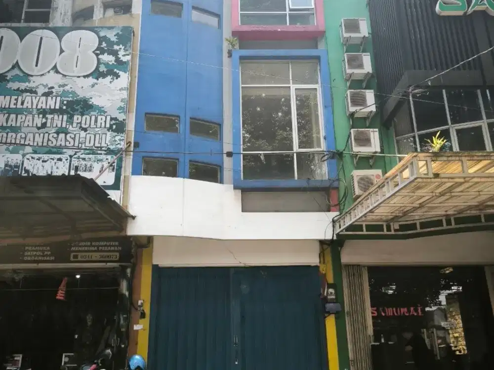 Disewakan Ruko 3 Lantai Parkiran Luas di Jl Dr Cipto Malang
