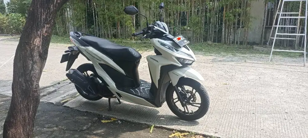 HONDA VARIO 150 PUTIH 2019