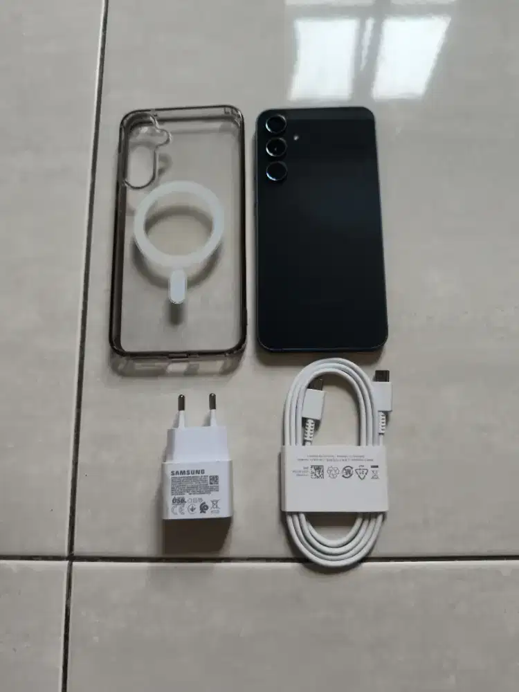 Samsung a55 5G 8/256 hp charger sein