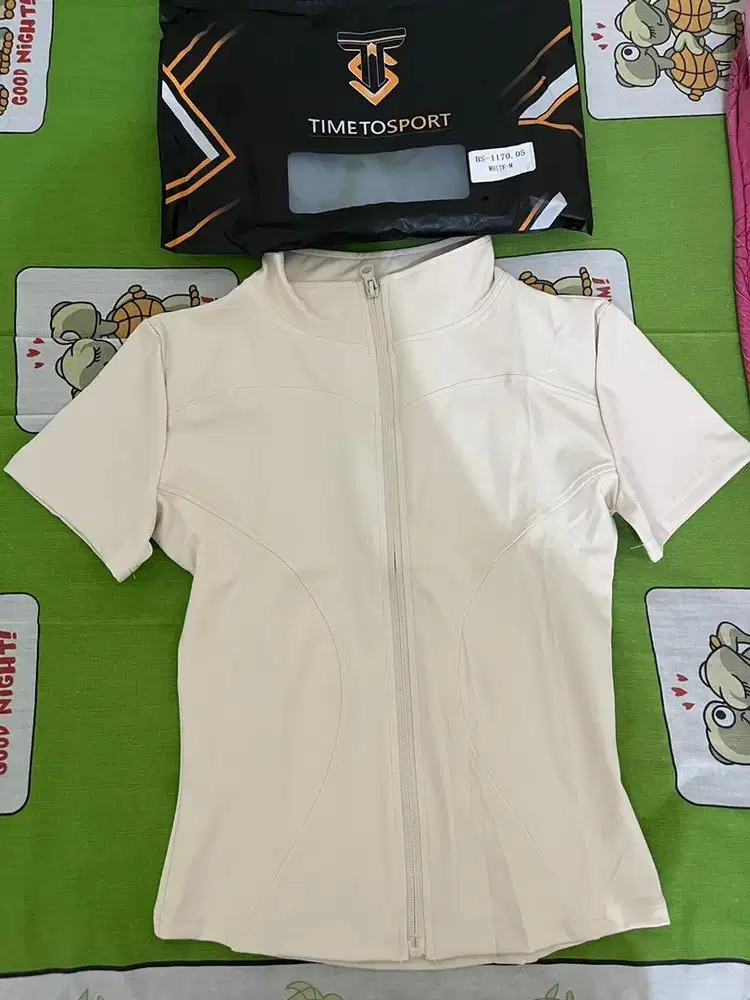 Atasan olahraga wanita