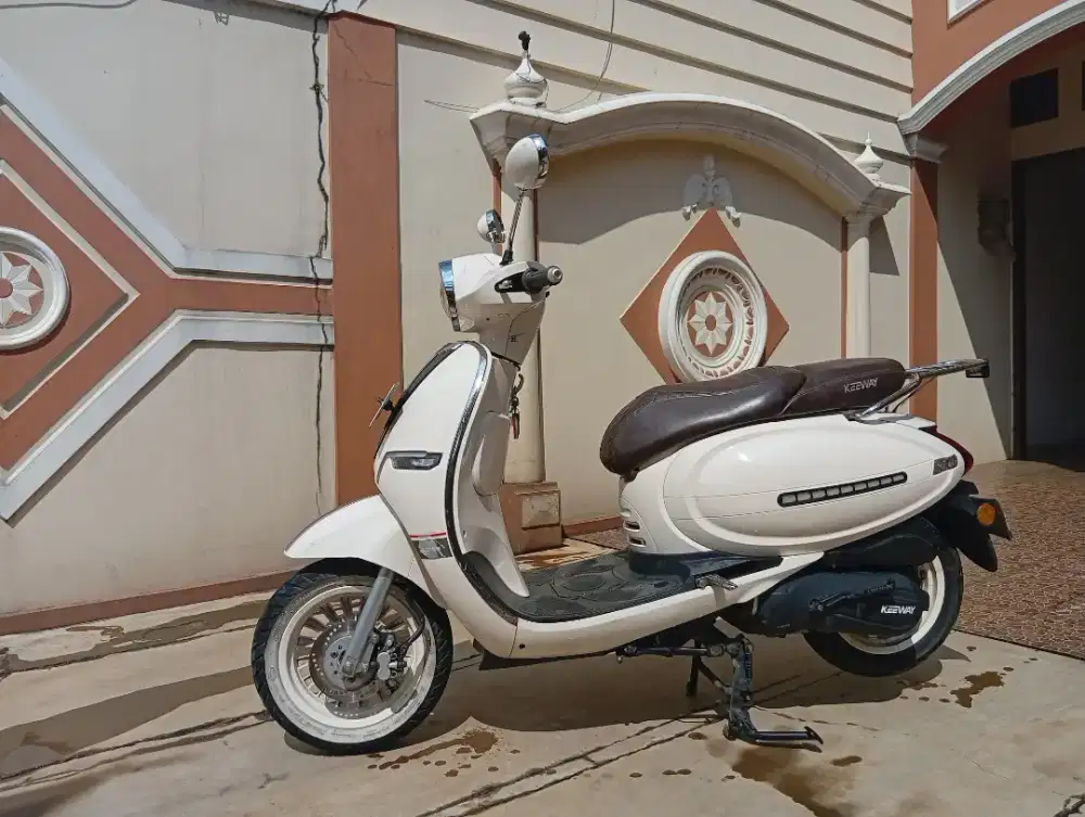 KEEWAY BENELLI SHINY 150 ISTIMEWA VESPA MATIC RETRO STYLE KM RENDAH