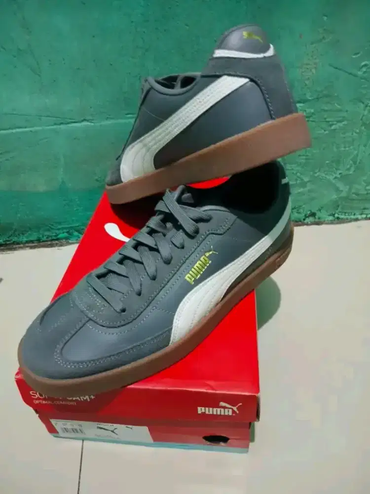 Sepatu casual PUMA