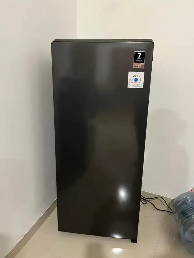 Kulkas 1 pintu Aqua AQR-D225 180 Liter