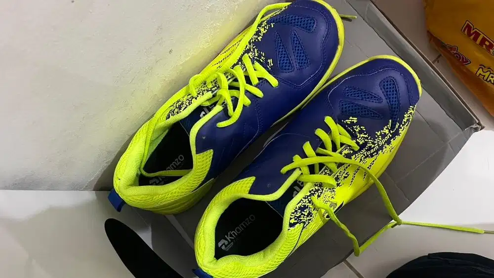 sepatu badminton khamzo