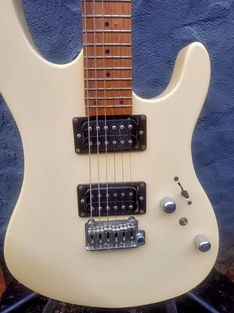 Gitar listrik merk SQOE