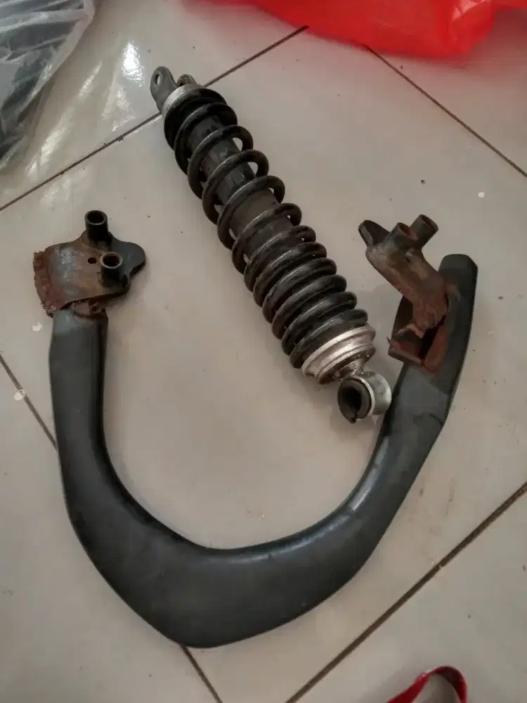 Shockbreaker belakang beat dan behel
