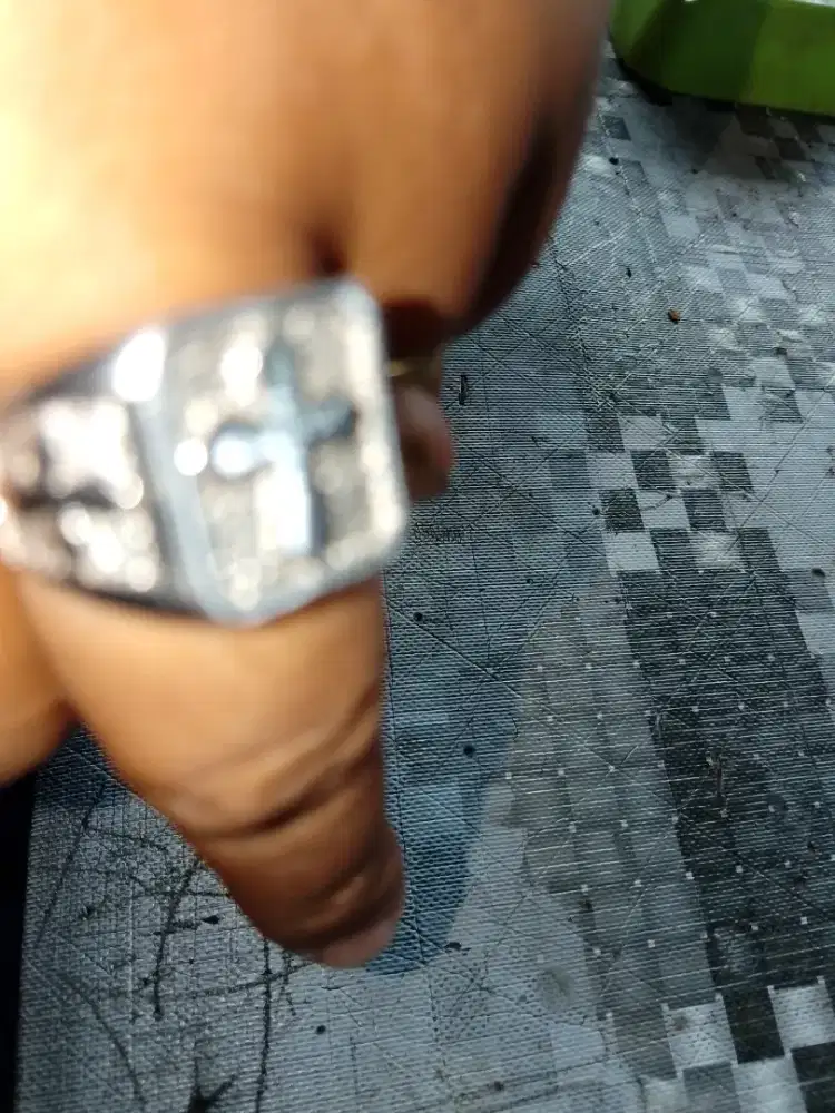 Di jual cincin salib cowok maupun cewek