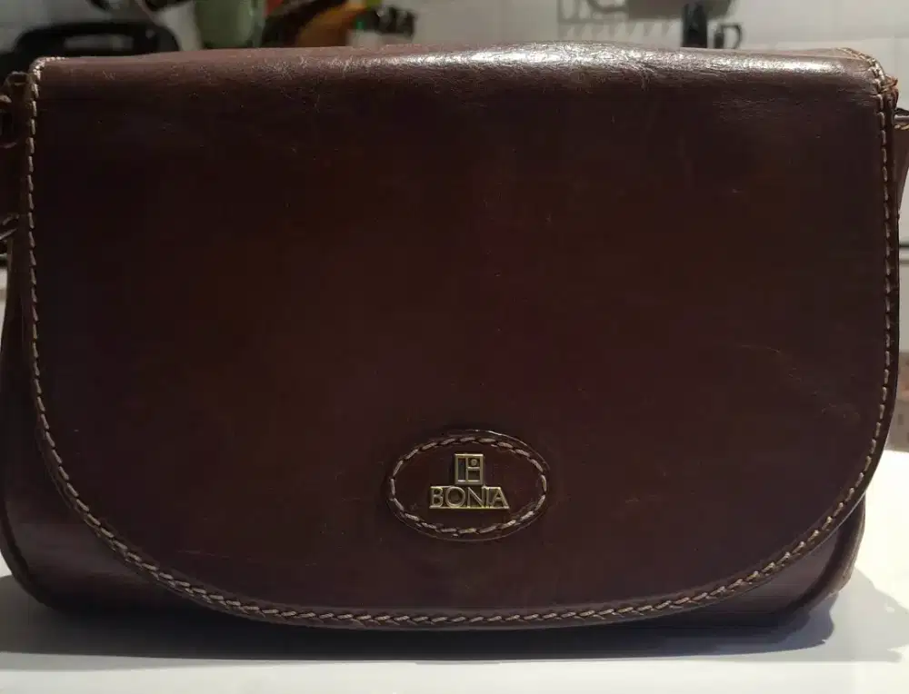 Tas selempang merk Bonia original 100%