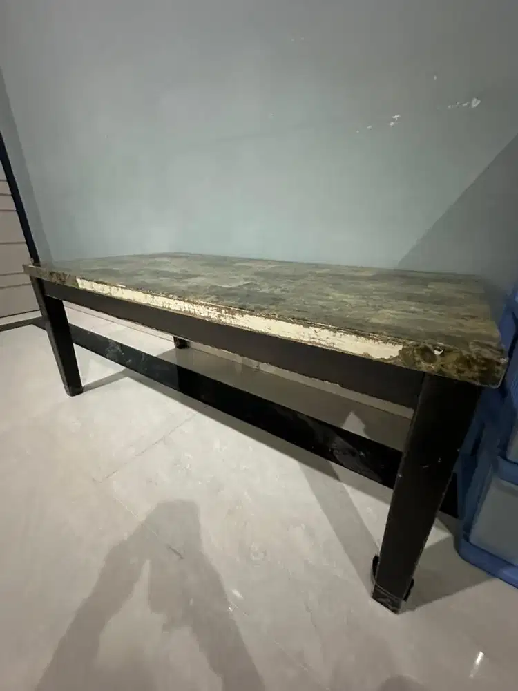 Meja tamu merk ashley