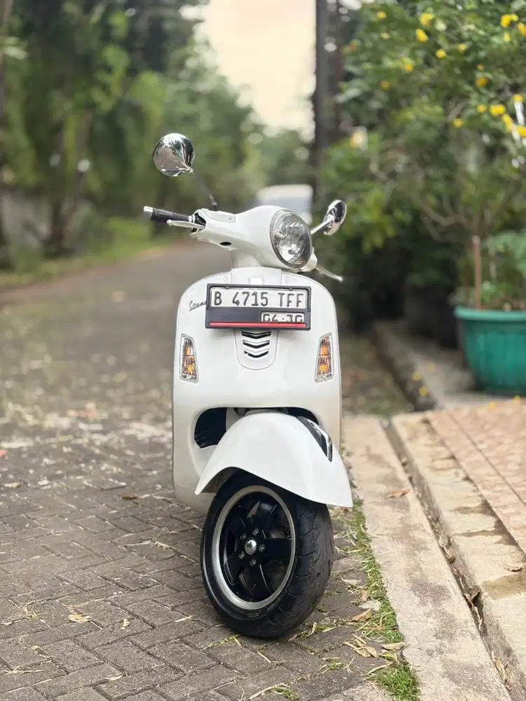 DIJUAL PIAGGIO VESPA GTS 150 3vie (good condition)