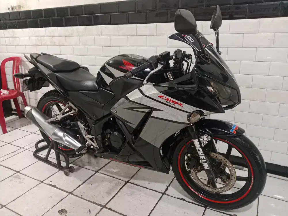 Jual cepat cbr150r 2015 surat lengkap