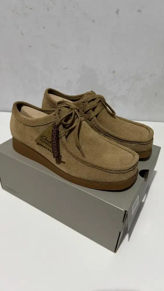 Clarks Wallabe Dark Sand Suede