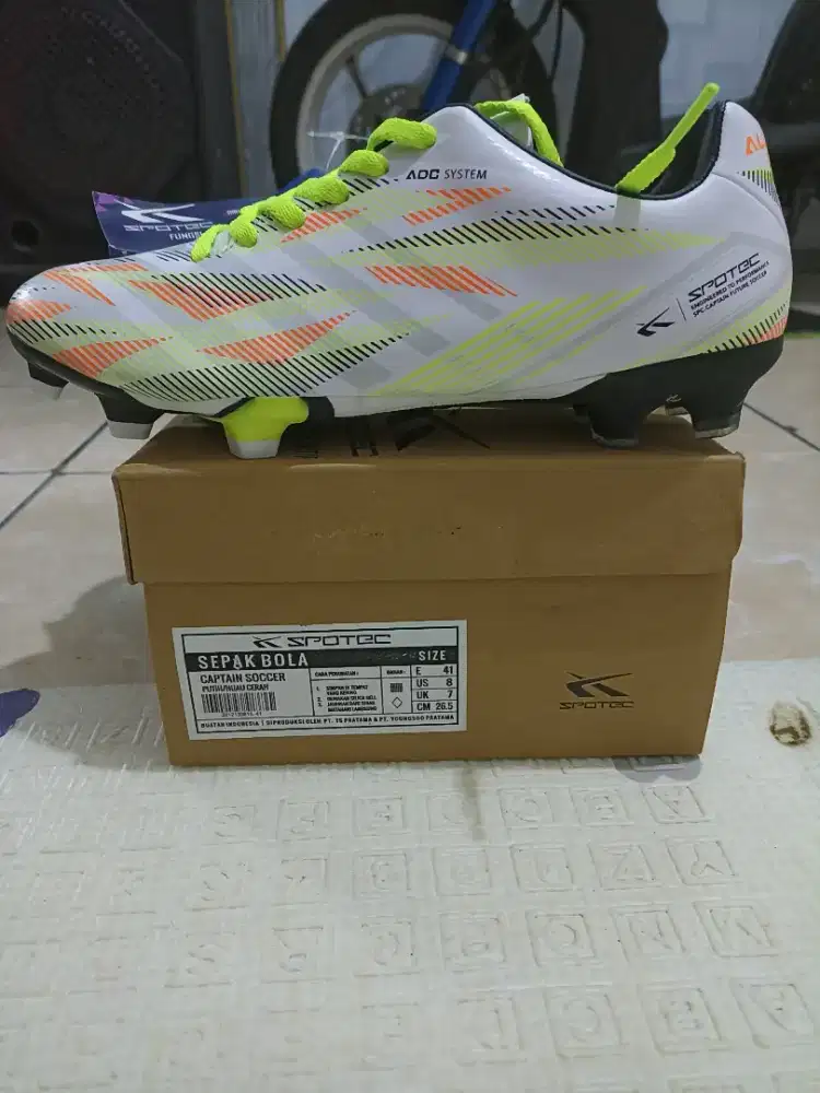 Sepatu Bola Original Spotec sz 41 (26,5) Baru