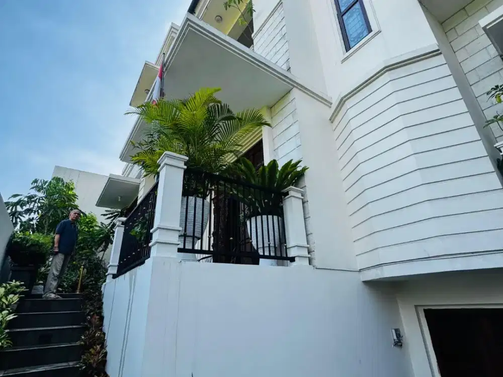 Dijual Rumah Siap Huni Puri Cinere 3 Lantai Furnished
