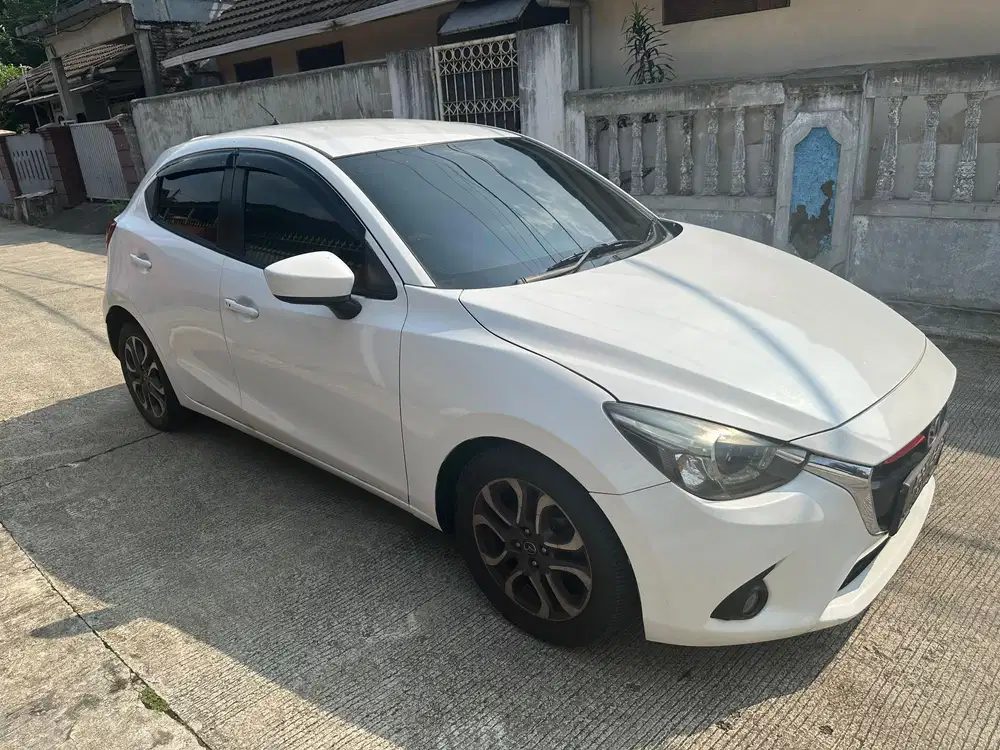 Mazda 2 R 2015 AT