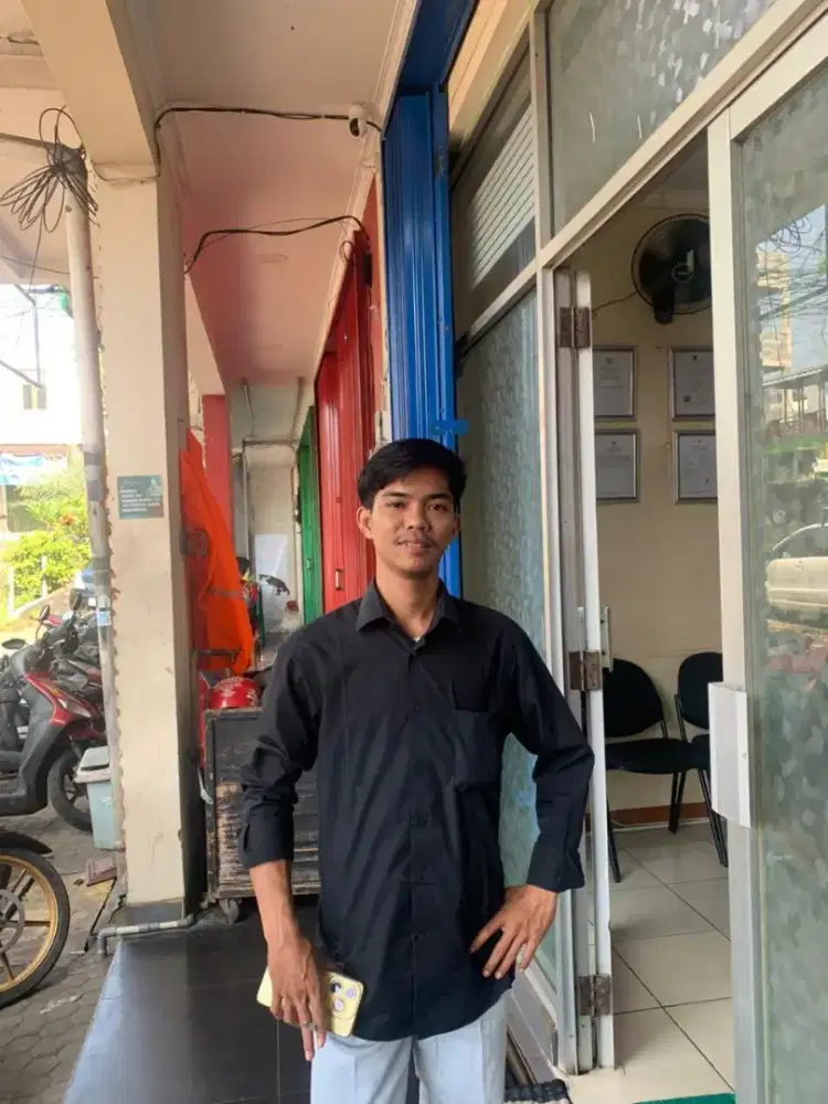 Nyari kerja harian yg ada mes +makanya