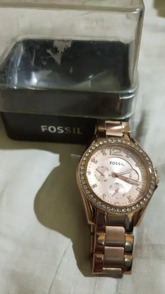 Jual cepat jam tangan wanita merk Fossil original