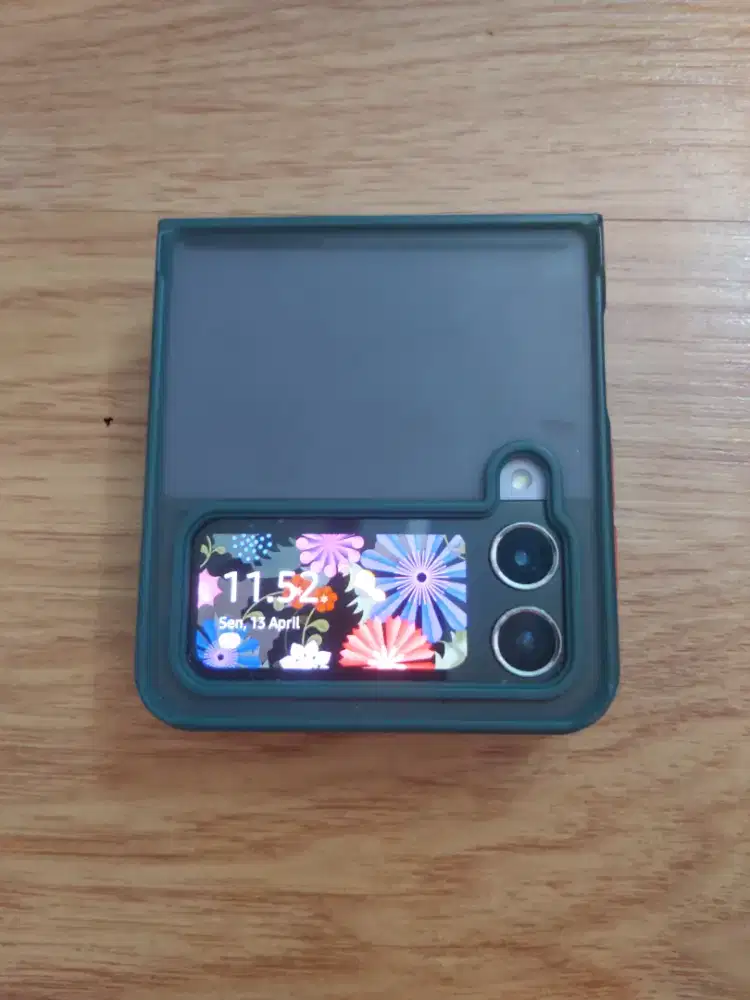 Rp.1.600.000 Samsung z flip 4 5g  Ram 8/512 murah banget