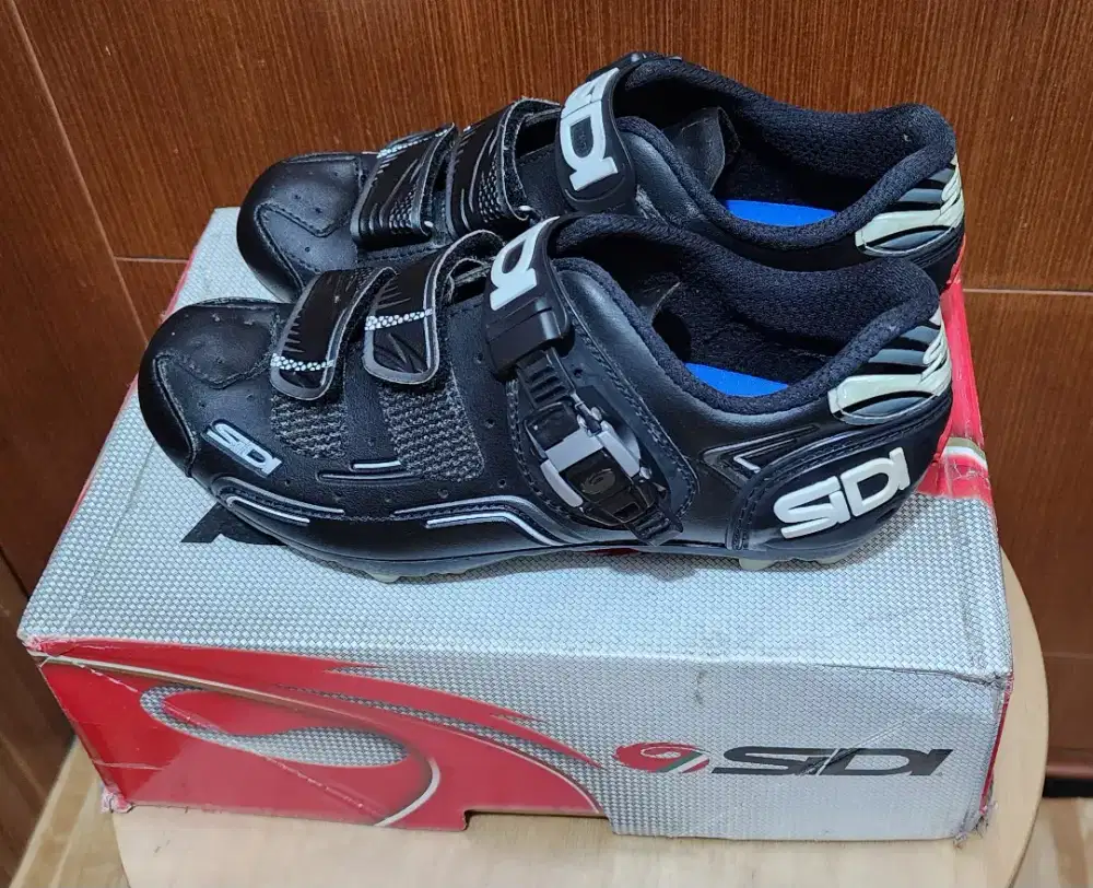 Sepatu sepeda merk SIDI