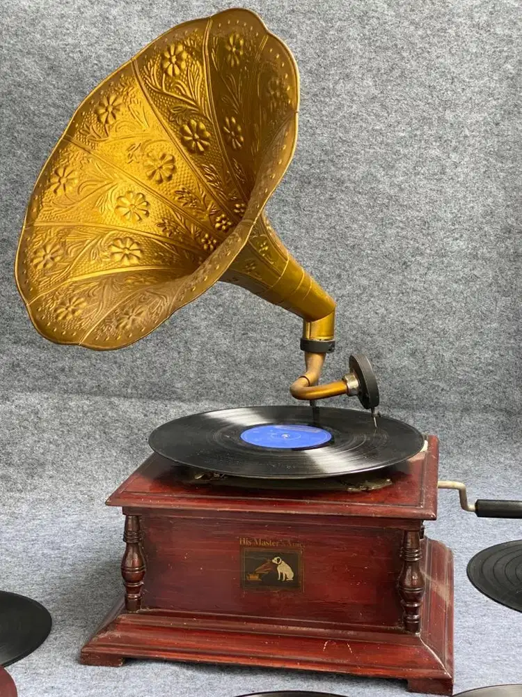 Gramophone His Master's Voice (Bonus 20 Kaset Piringan Hitam)