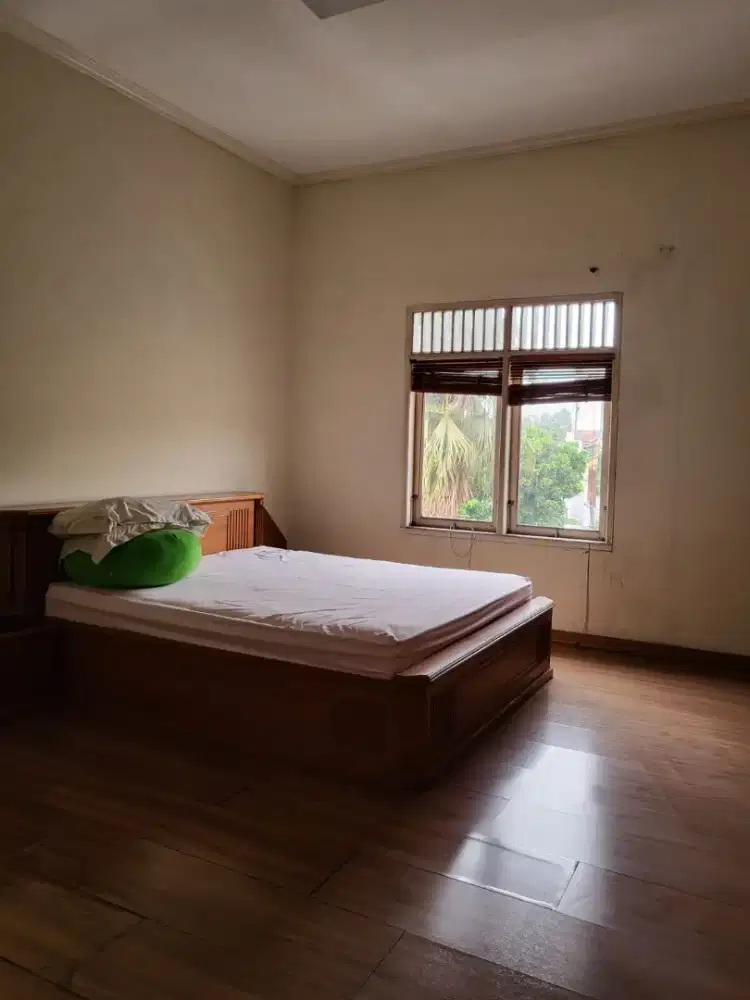 DIJUAL DIPAN DAN 2 MEJA NAKAS + KASUR