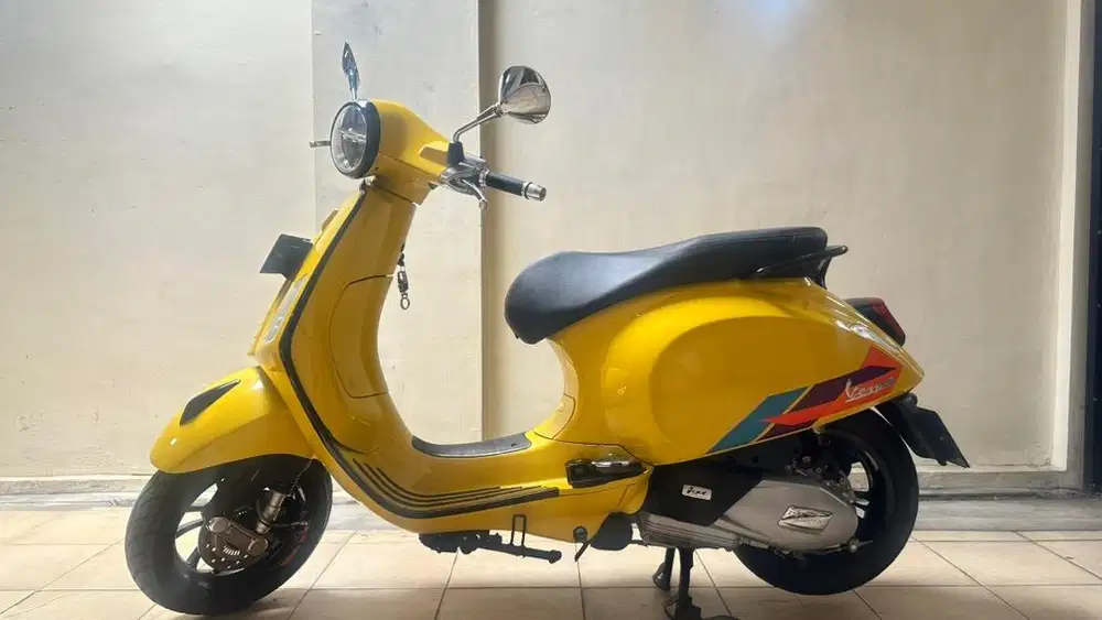 Vespa Primavera S 2023 Kuning Limited