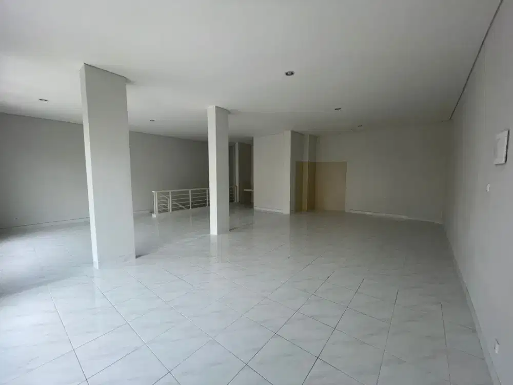 Ruko Gandeng Bagus Hadap Jalan Raya, Siap Huni, di BSD Tangerang