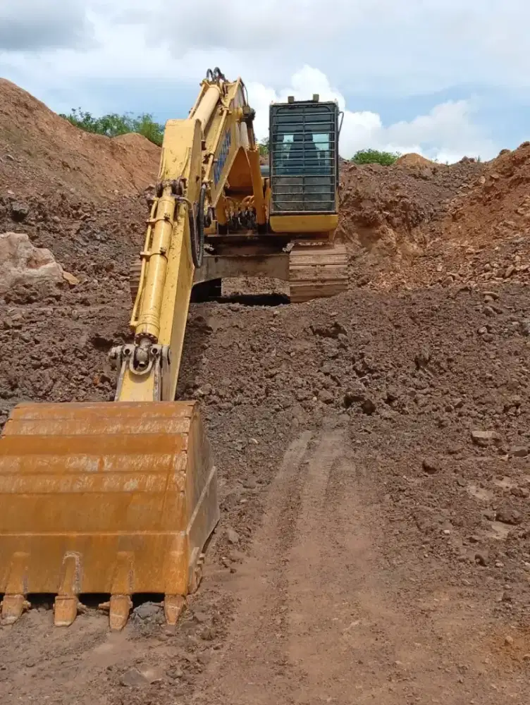 Dijual Excavator PC 200 Tahun 2023